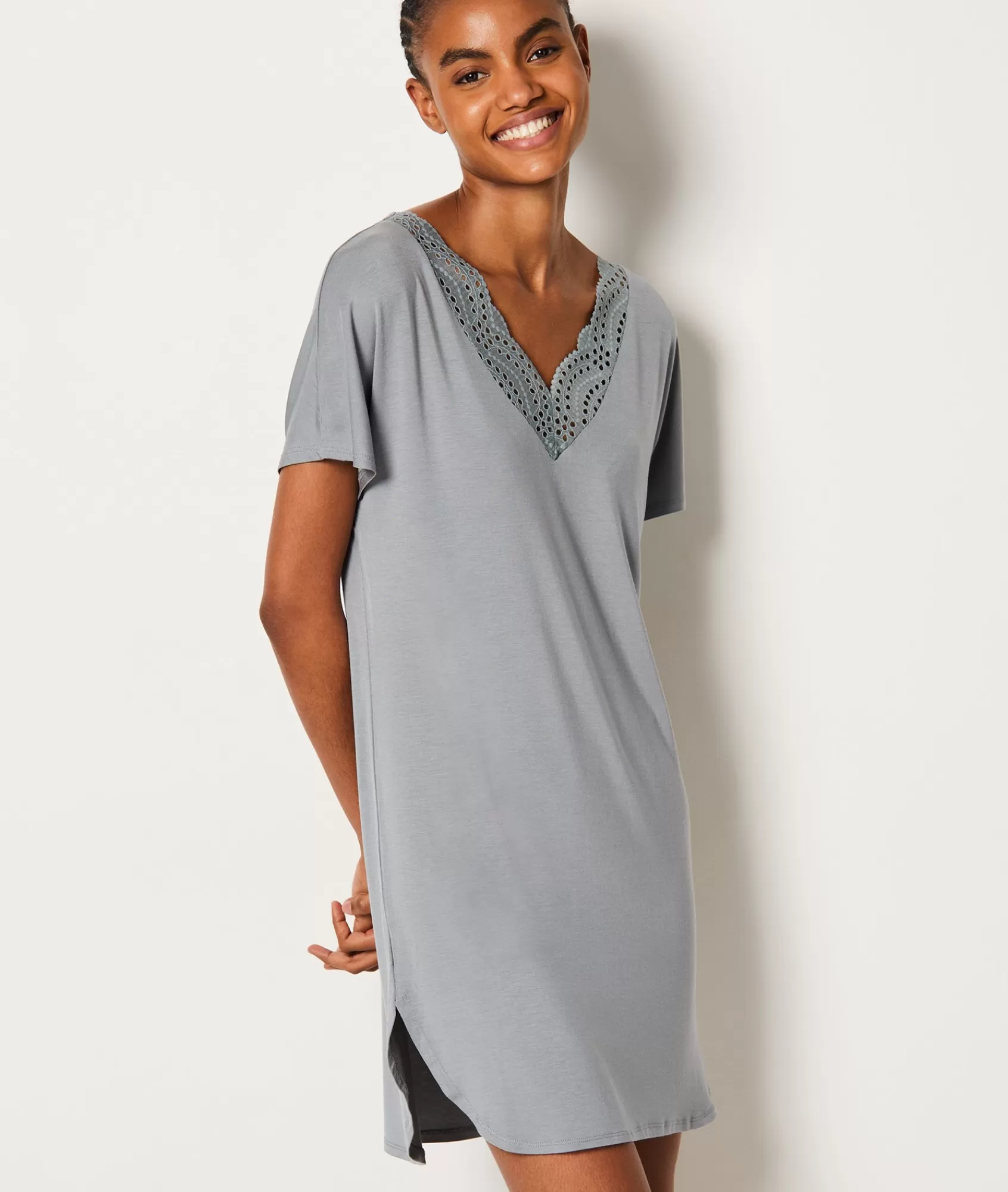 Etam Nightshirts>Chemise de nuit en modal décolleté dentelle